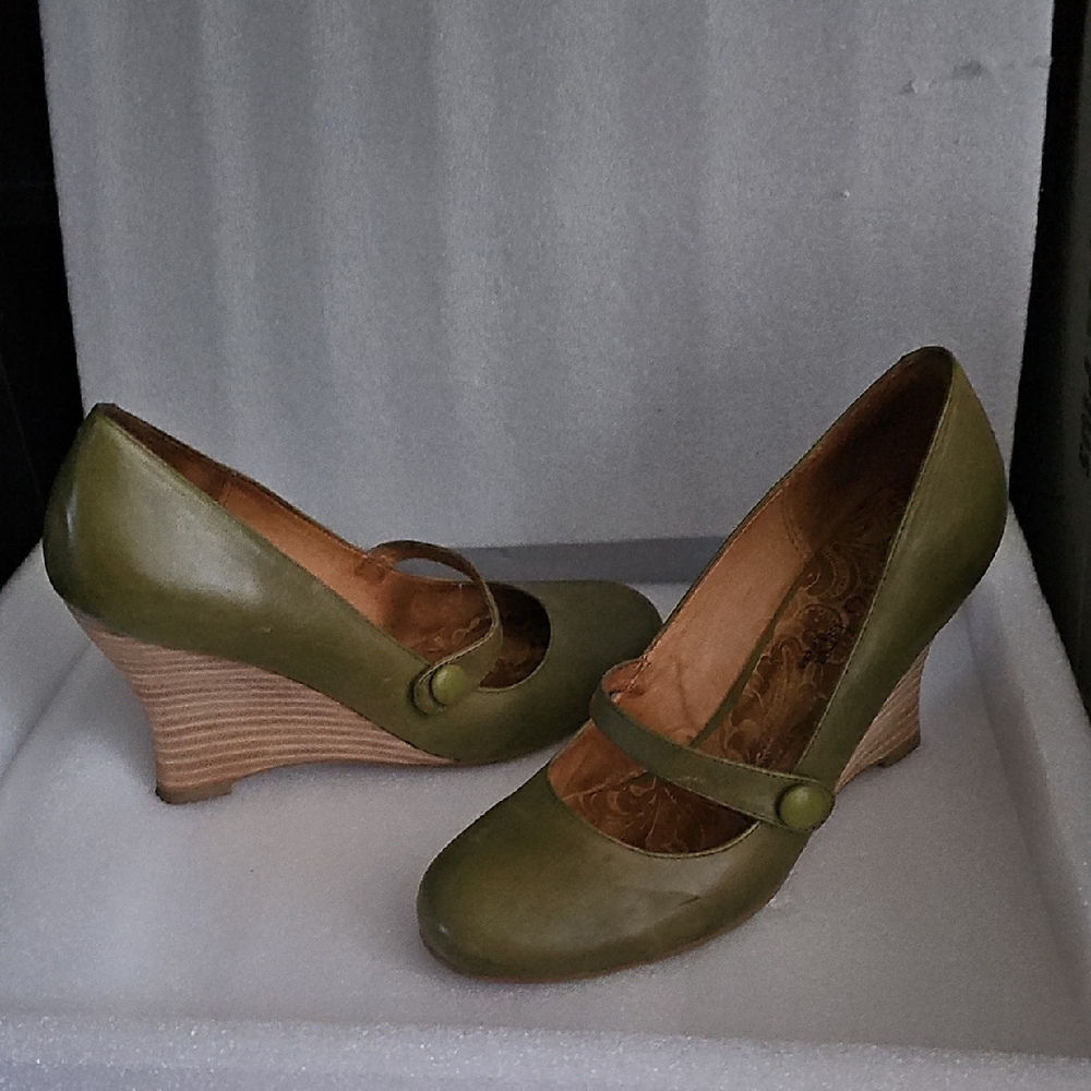 Olive Green Mary Jane Wedge Heels - Picture 2 of 7
